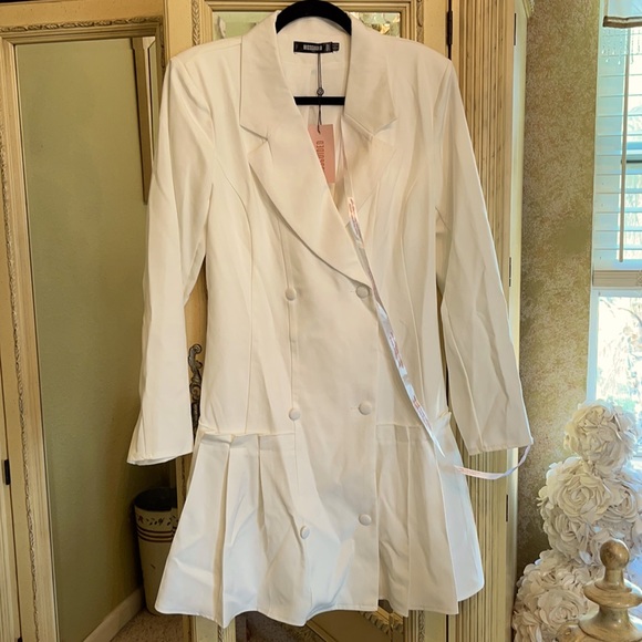 MISSGUIDED Pleated White Blazer Dress - Picture 2 of 3